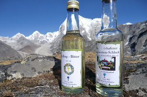 Solling-Bitter und Hugenotten-Schluck im Himalaya aus der Bad Karlshafener Likörmanufaktur J. Römer